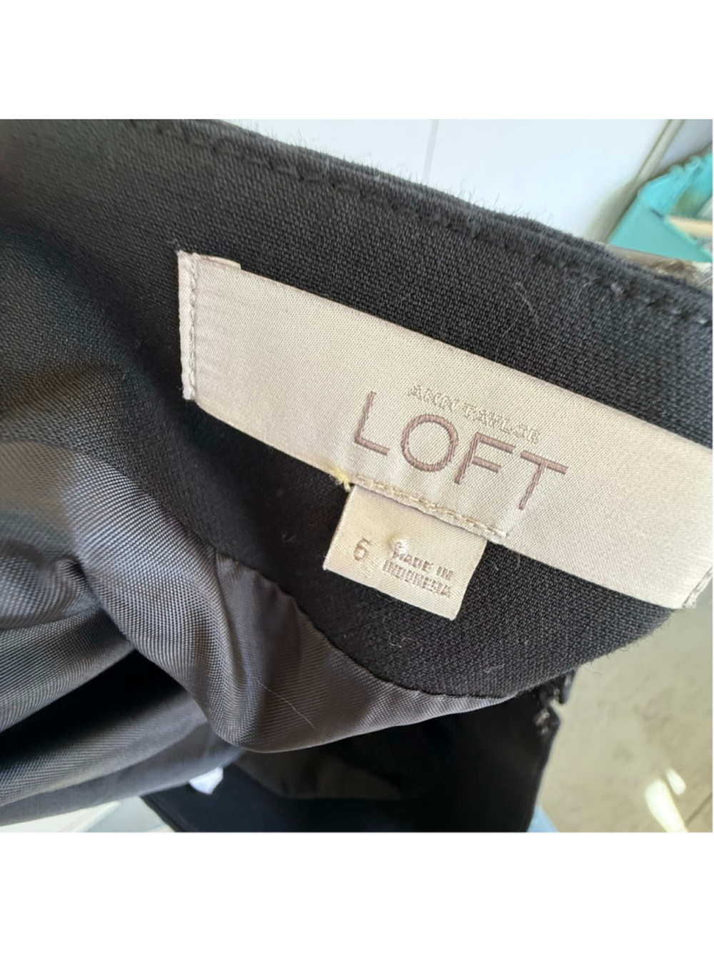LOFT Black Mini Skirt w/ Front Flap Pockets - Size 6 - Picture 2 of 8